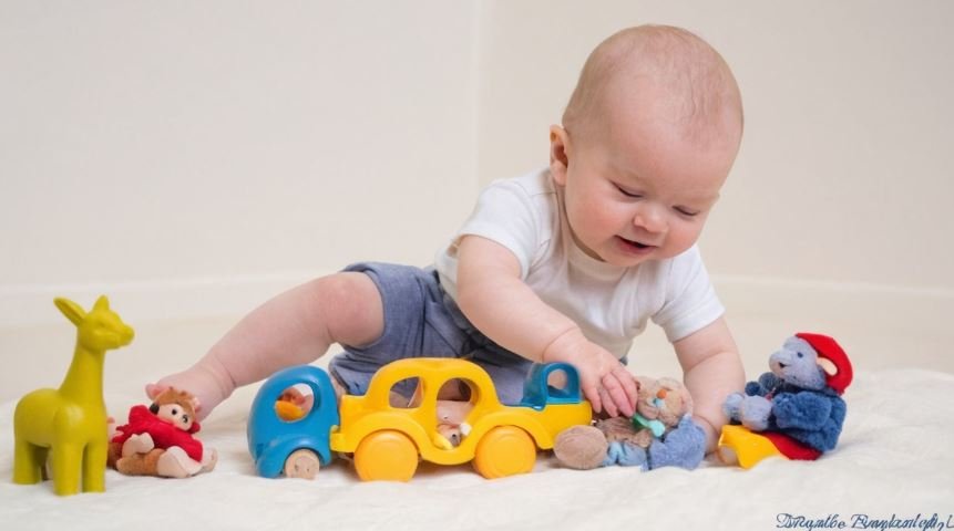 What toys do newborns play with?